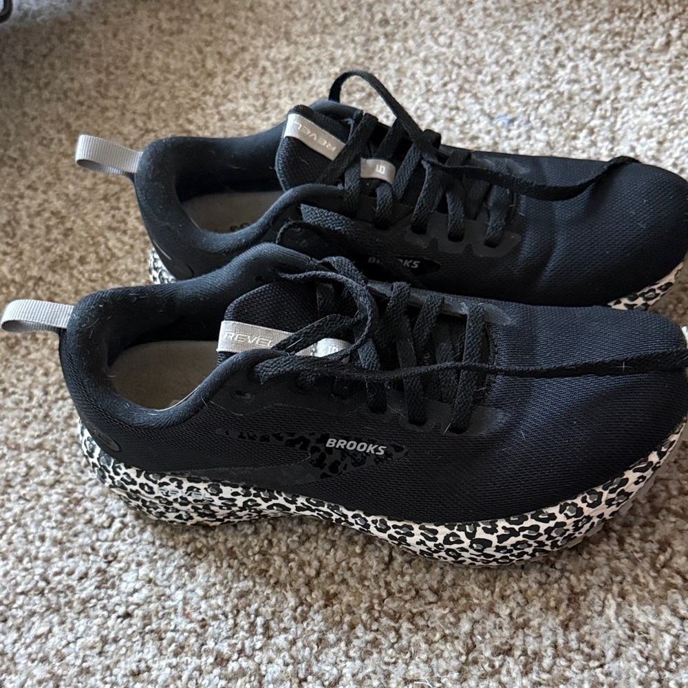 Brooks Revel 6?Black Sneakers with Animal Print Sole 7.5 B Great condition